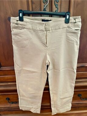 Sharagano Beige/Tan Cropped Capri Pants with Waist Tab